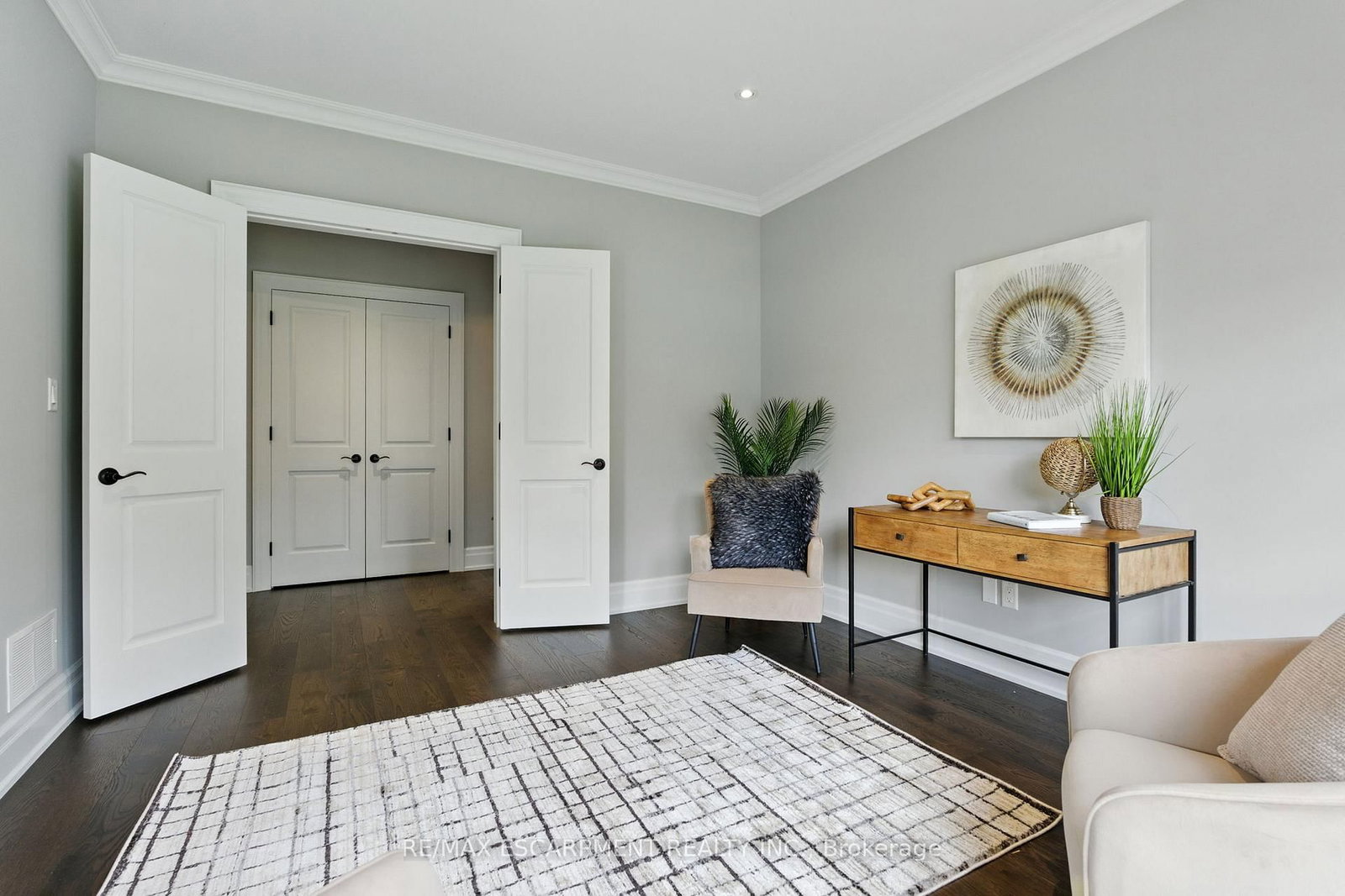 Detached House for sale at 391 Patricia Drive, Burlington, Ontario, L7T 1J9 - Bayview - MLS: W12953108