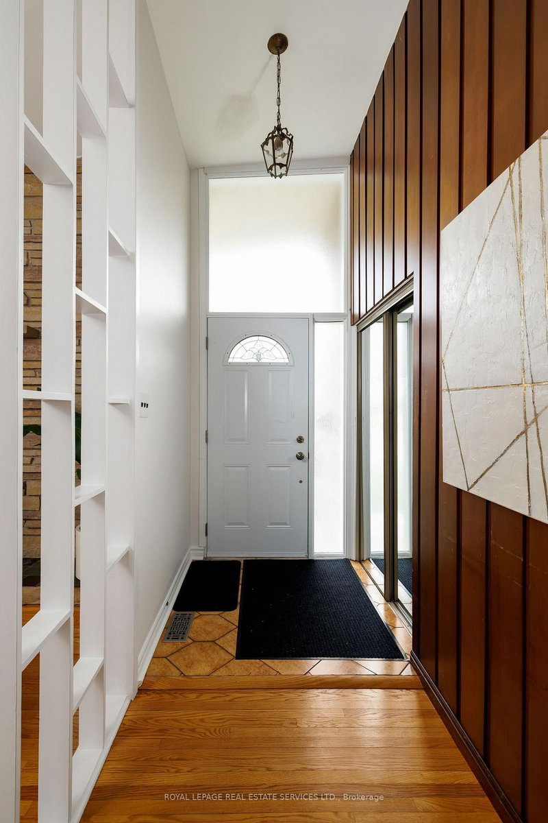 1106 Falgarwood Dr, Oakville, L6H 1N9 | Image 3