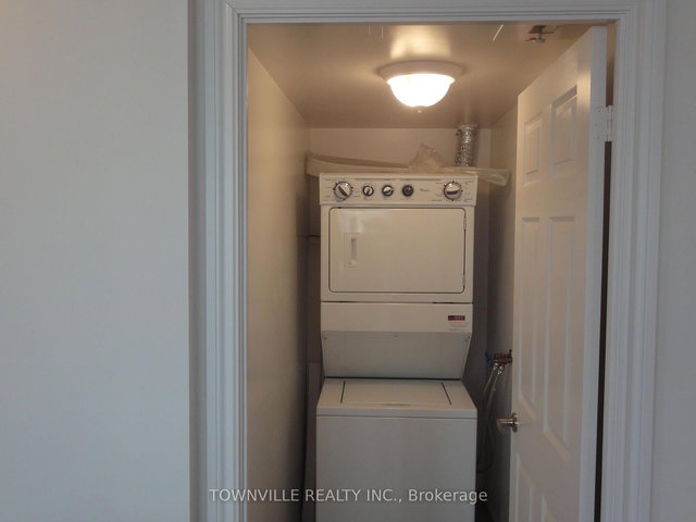 1912 - 310 Burnhamthorpe Road W