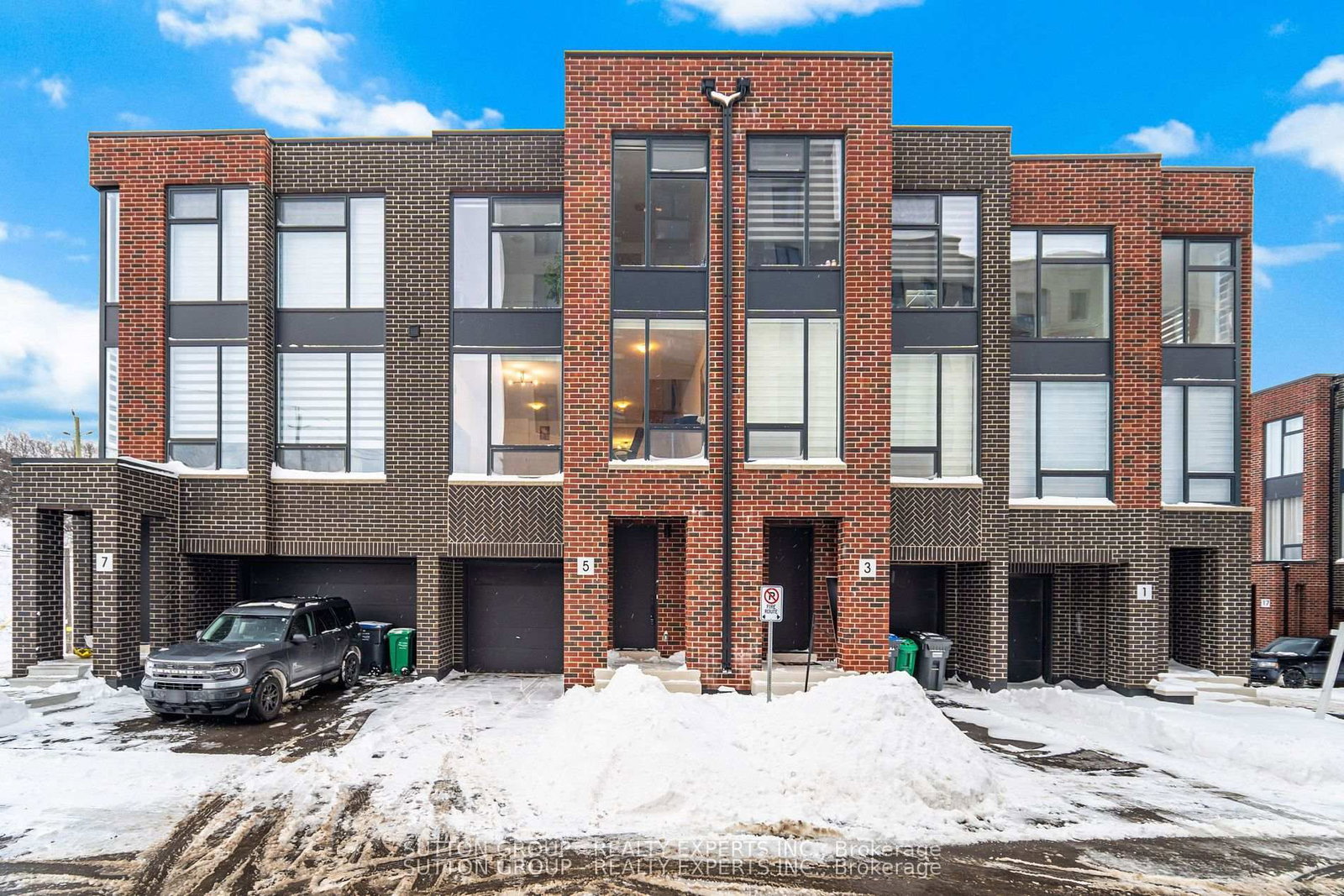 Townhouse for sale at 5 Taylor Court, Caledon, Ontario, L7E 2R7 - Bolton West - MLS: W12953216