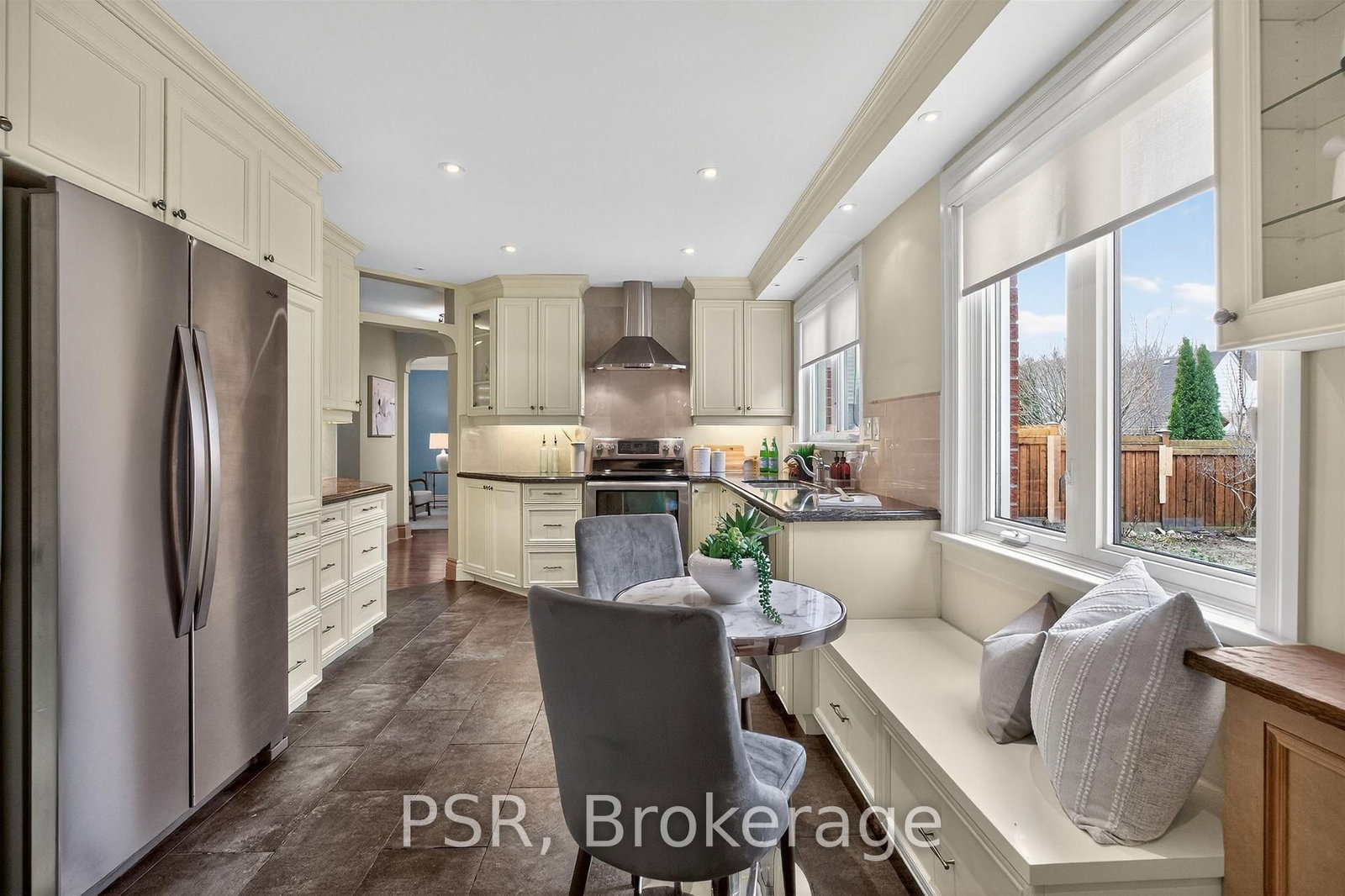 Detached House for sale at 575 Patricia Drive, Oakville, Ontario, L6K 1M4 - West - MLS: W12953322