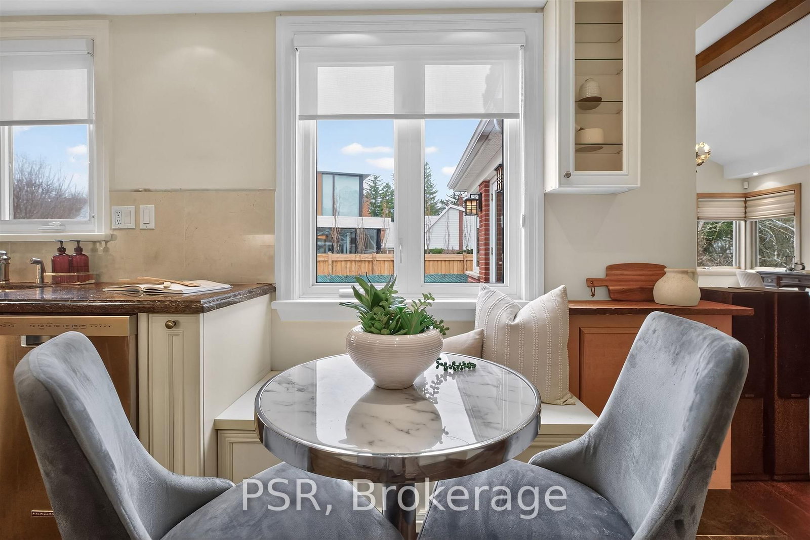 Detached House for sale at 575 Patricia Drive, Oakville, Ontario, L6K 1M4 - West - MLS: W12953322