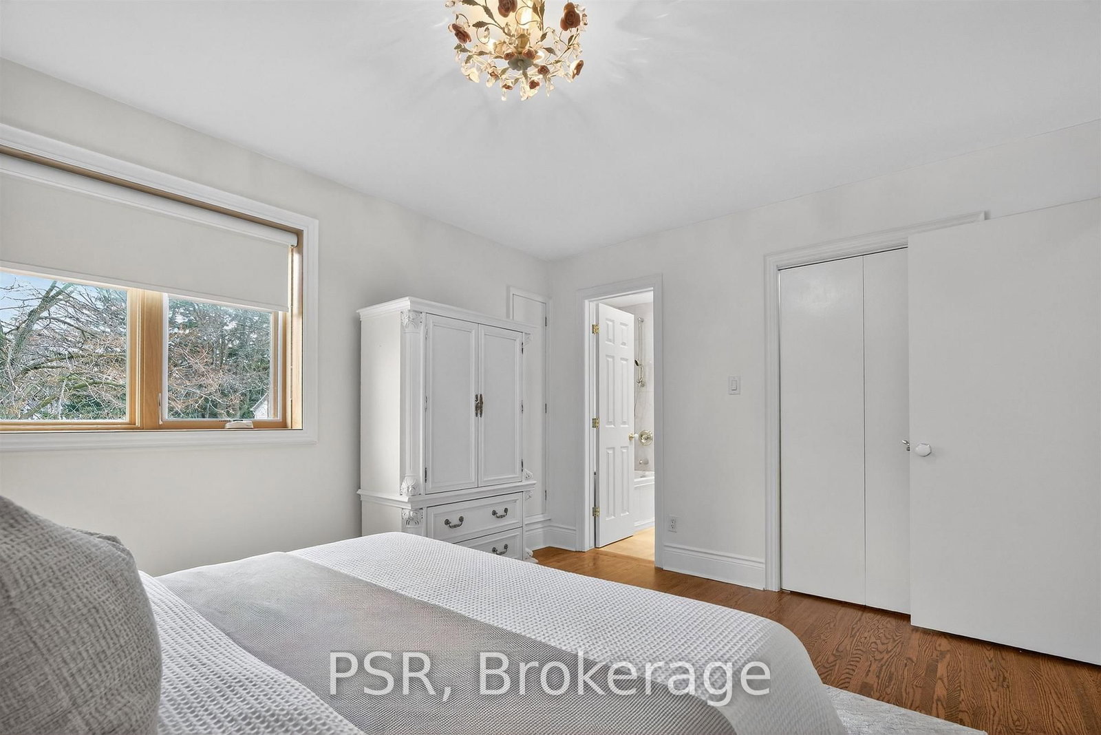 Detached House for sale at 575 Patricia Drive, Oakville, Ontario, L6K 1M4 - West - MLS: W12953322