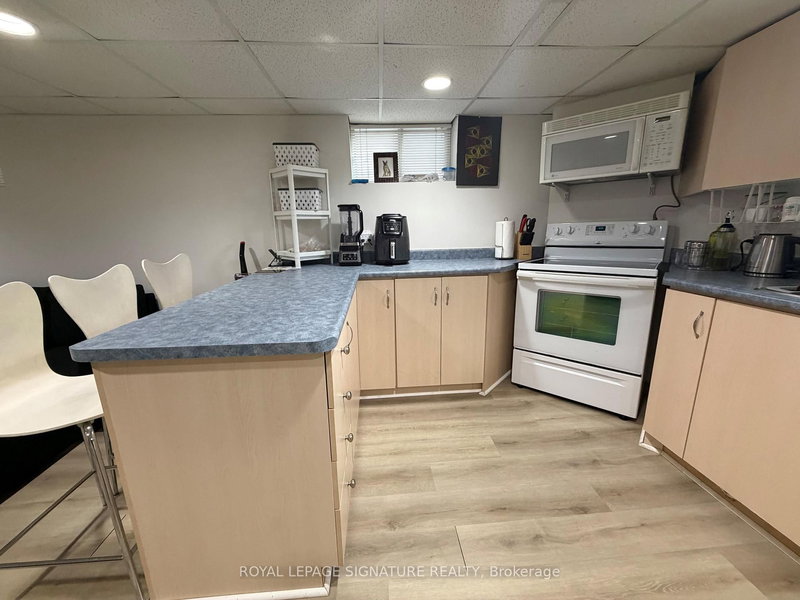 LL - 43 St George St, Toronto, M8Z 3Y6 | Image 3