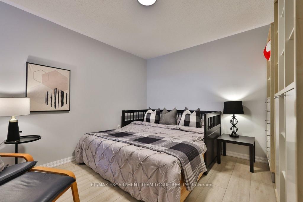 Townhouse for sale at 653 Speyer Circle, Milton, Ontario, L9T 0Y5 - Harrison - MLS: W12953446