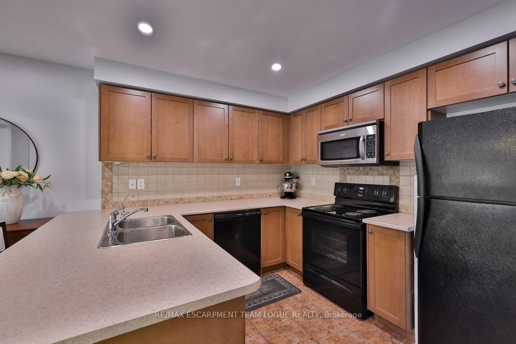 Townhouse for sale at 653 Speyer Circle, Milton, Ontario, L9T 0Y5 - Harrison - MLS: W12953446