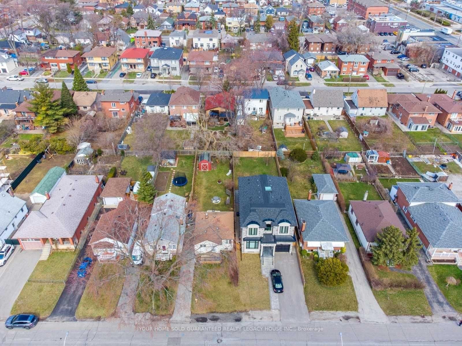 Detached House for sale at 22 Albright Avenue, Toronto, Ontario, M8W 1X1 - Alderwood - MLS: W12953576