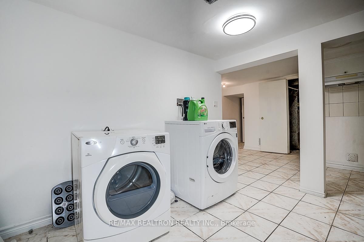 Detached House for lease at 7 Nickle Street, Toronto, Ontario, M6M 2H7 - Mount Dennis - MLS: W12953600