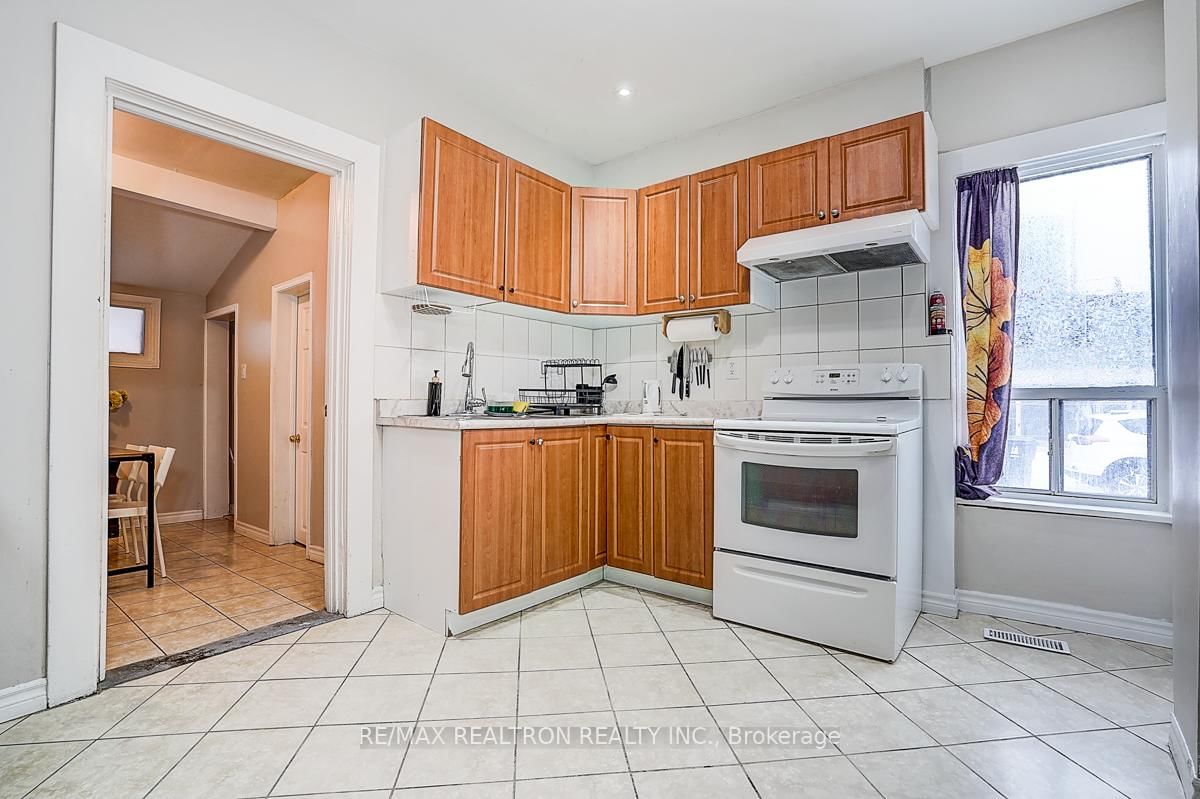 Detached House for lease at 7 Nickle Street, Toronto, Ontario, M6M 2H7 - Mount Dennis - MLS: W12953600