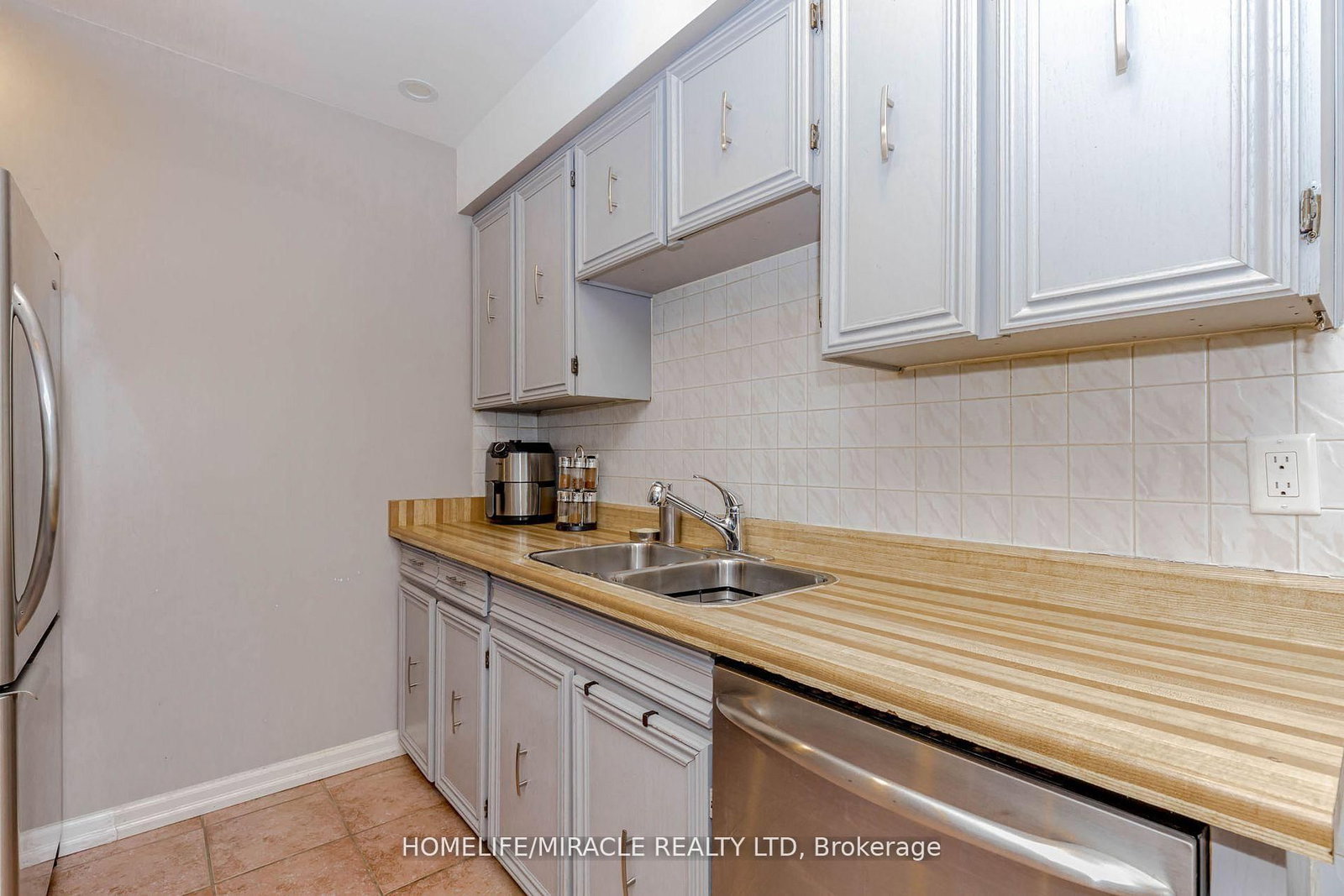 Detached House for sale at 32 Langston Drive, Brampton, Ontario, L6V 3W7 - Madoc - MLS: W12953738