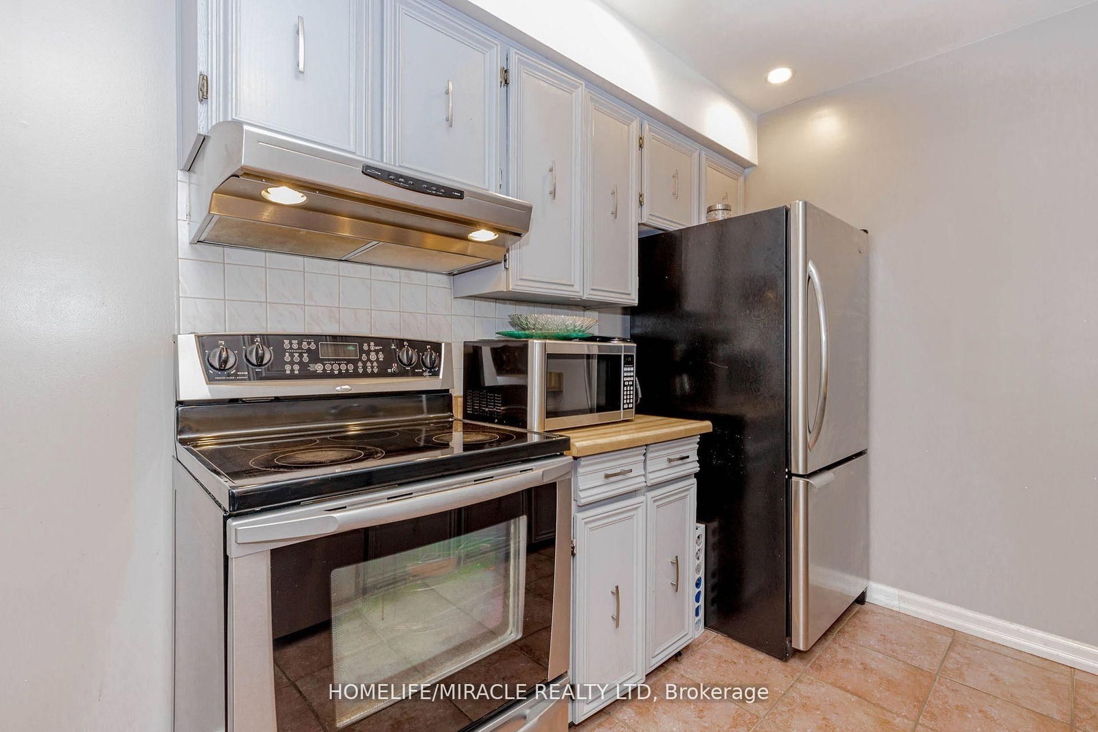 Detached House for sale at 32 Langston Drive, Brampton, Ontario, L6V 3W7 - Madoc - MLS: W12953738