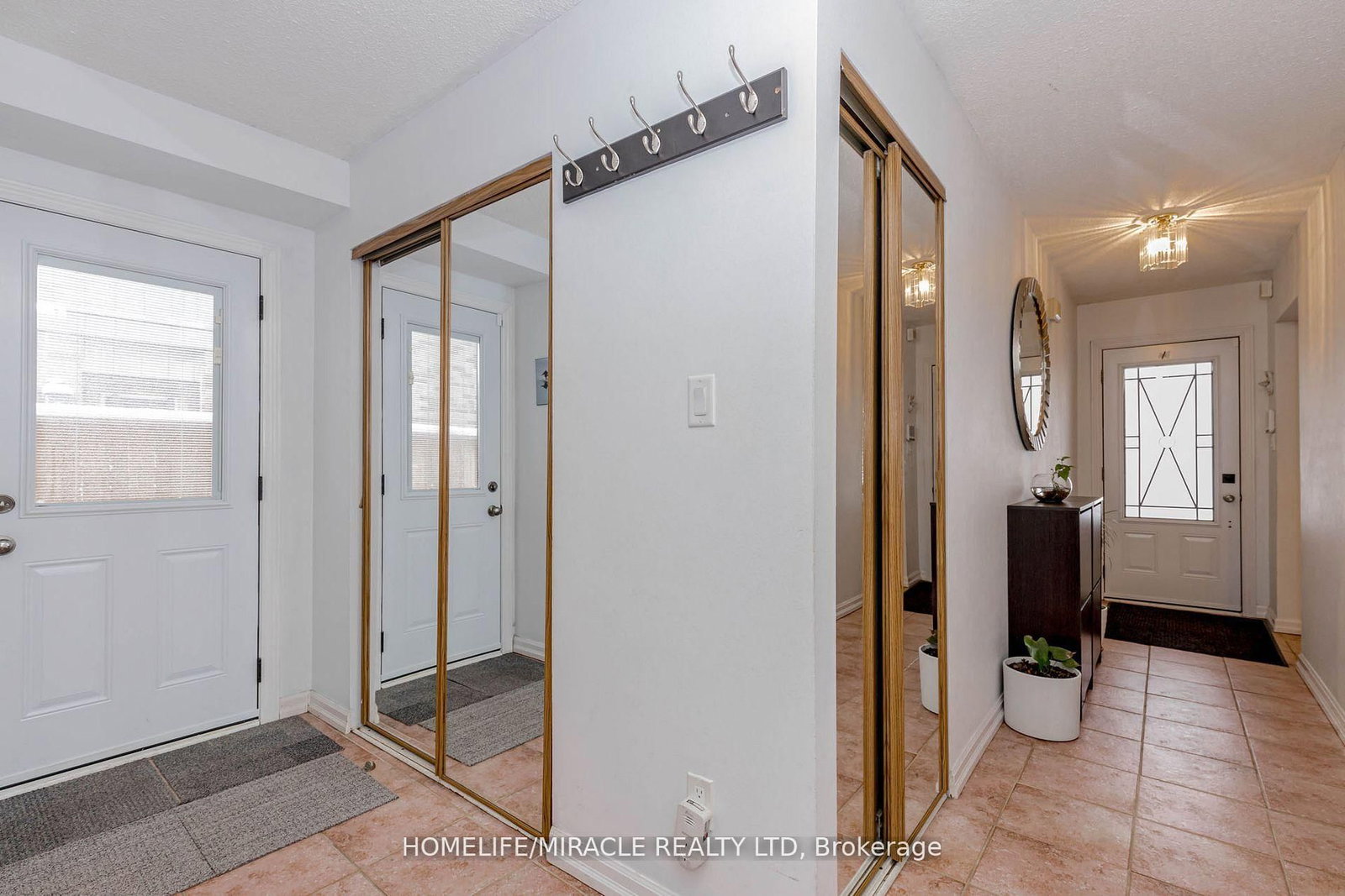 Detached House for sale at 32 Langston Drive, Brampton, Ontario, L6V 3W7 - Madoc - MLS: W12953738