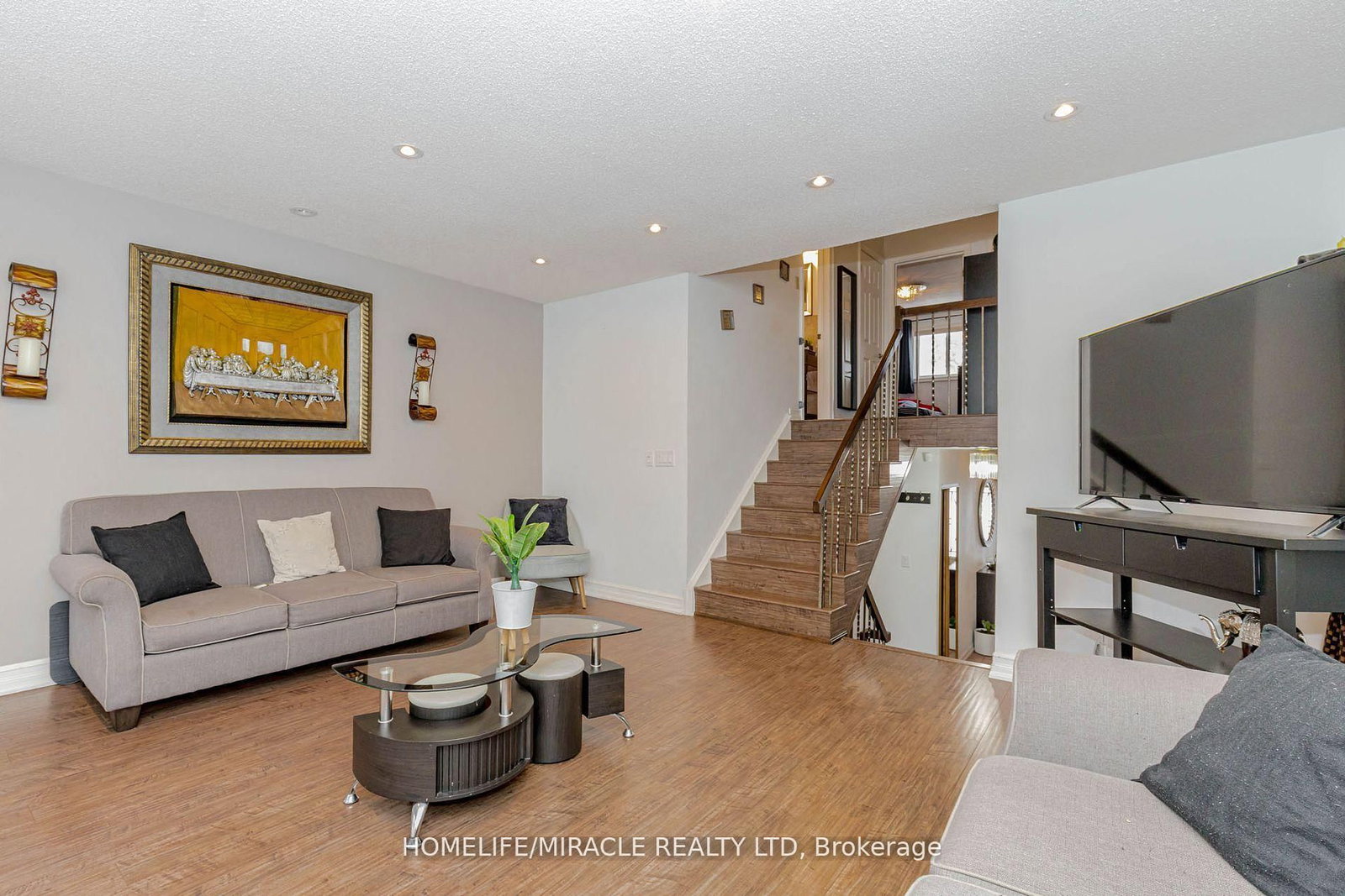 Detached House for sale at 32 Langston Drive, Brampton, Ontario, L6V 3W7 - Madoc - MLS: W12953738