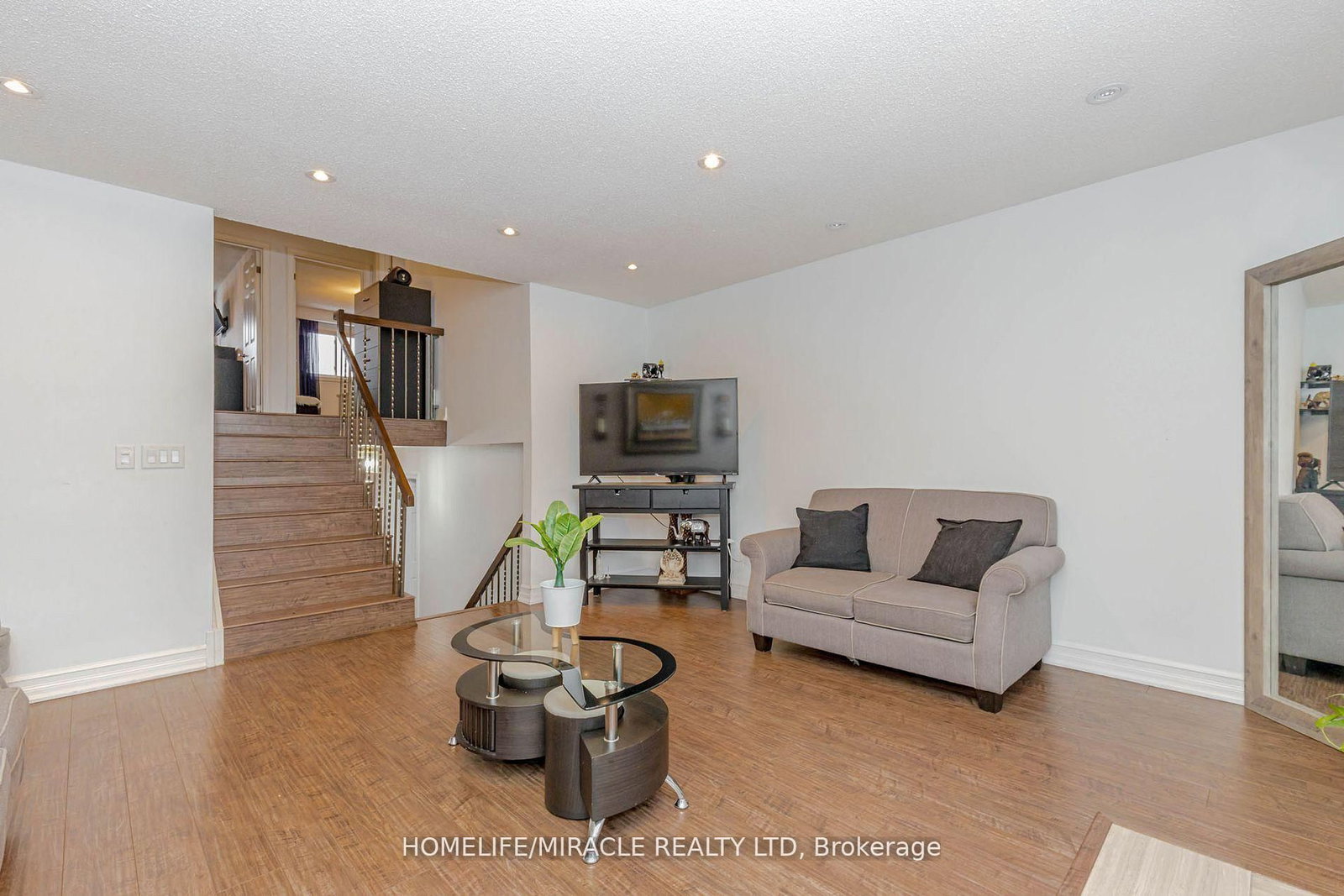 Detached House for sale at 32 Langston Drive, Brampton, Ontario, L6V 3W7 - Madoc - MLS: W12953738