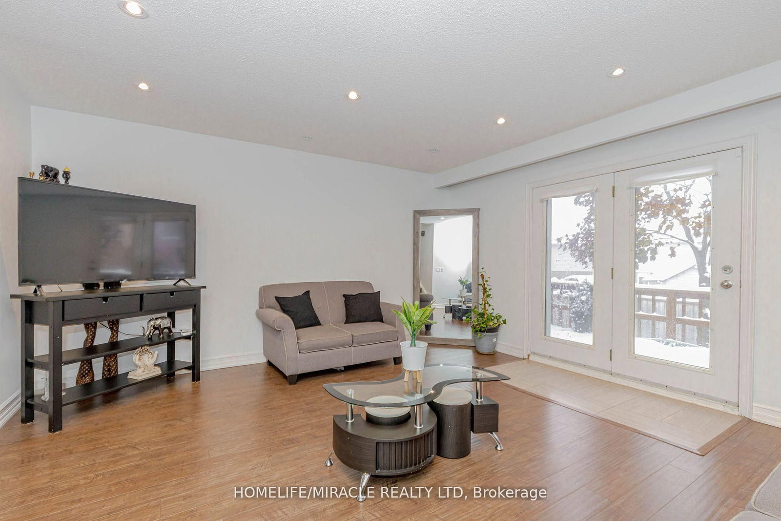 Detached House for sale at 32 Langston Drive, Brampton, Ontario, L6V 3W7 - Madoc - MLS: W12953738