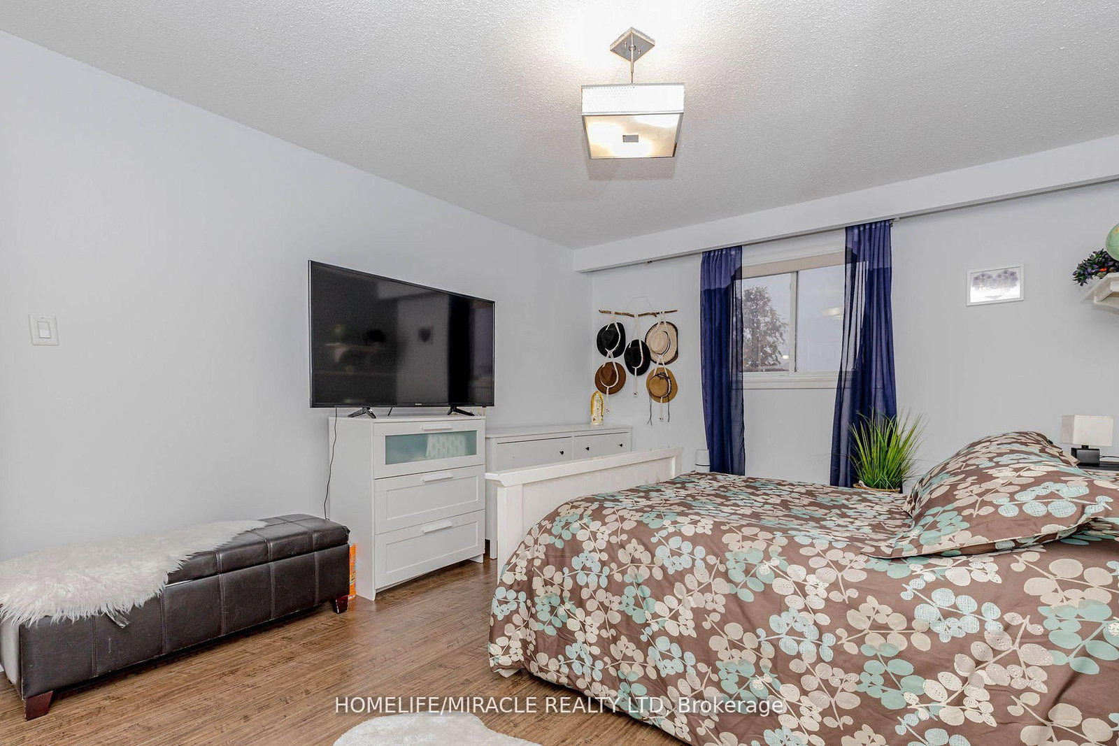 Detached House for sale at 32 Langston Drive, Brampton, Ontario, L6V 3W7 - Madoc - MLS: W12953738