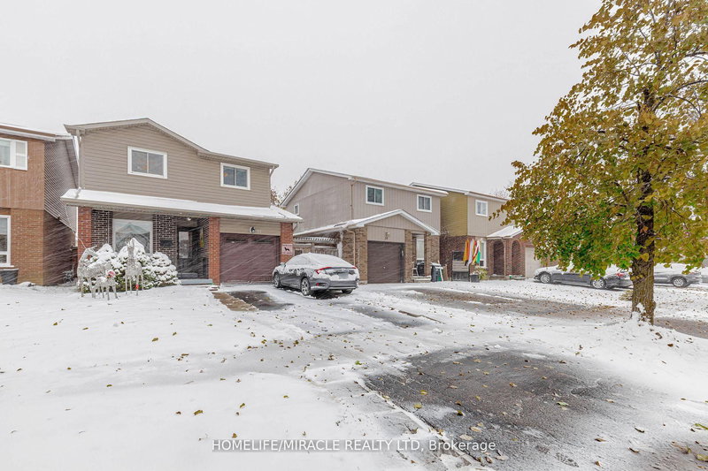32 Langston Dr, Brampton, L6V 3W7 | Image 3