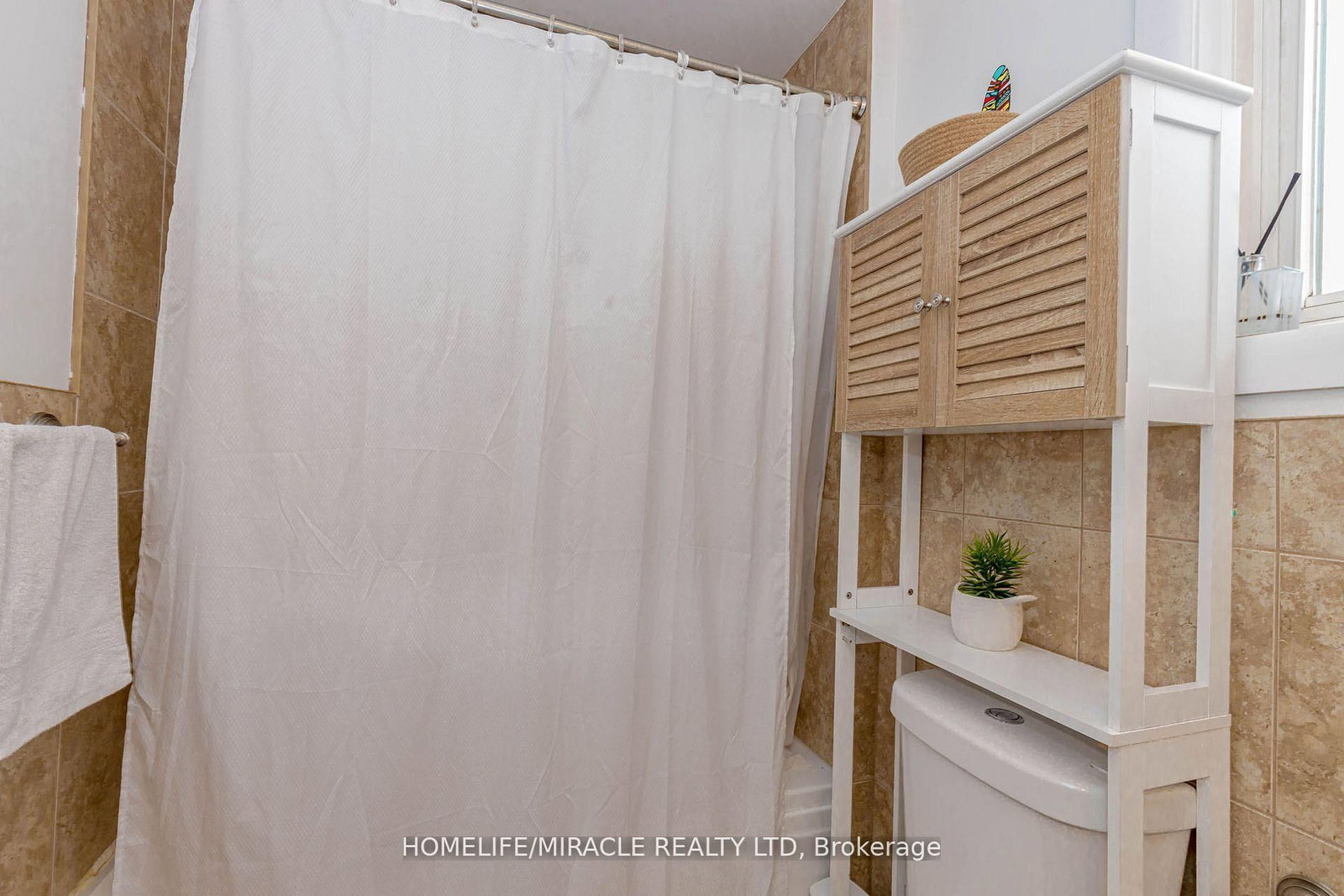 Detached House for sale at 32 Langston Drive, Brampton, Ontario, L6V 3W7 - Madoc - MLS: W12953738