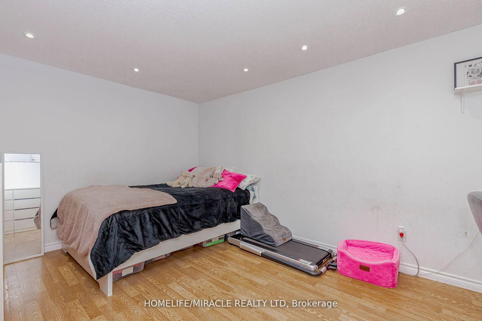 Detached House for sale at 32 Langston Drive, Brampton, Ontario, L6V 3W7 - Madoc - MLS: W12953738