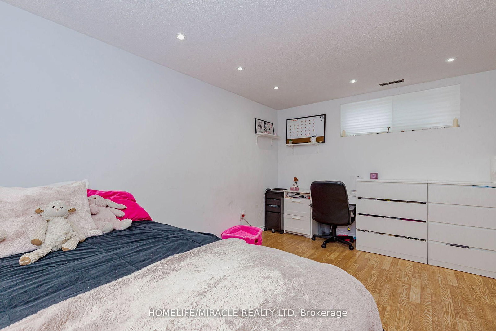 Detached House for sale at 32 Langston Drive, Brampton, Ontario, L6V 3W7 - Madoc - MLS: W12953738