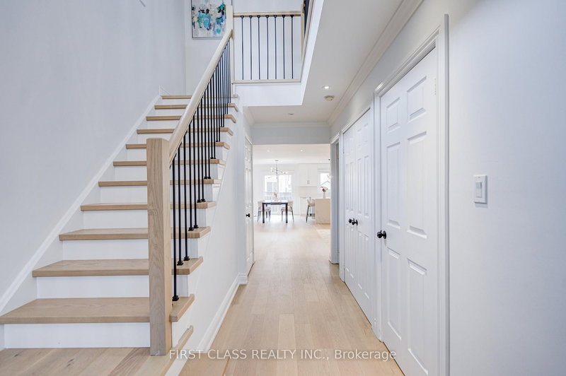 626 Wildgrass Rd, Mississauga, L5B 4J1 | Image 2