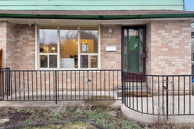 29 Glenmore Cres, Brampton, L6S 1H9 | Image 2