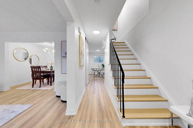 29 Glenmore Cres, Brampton, L6S 1H9 | Image 3