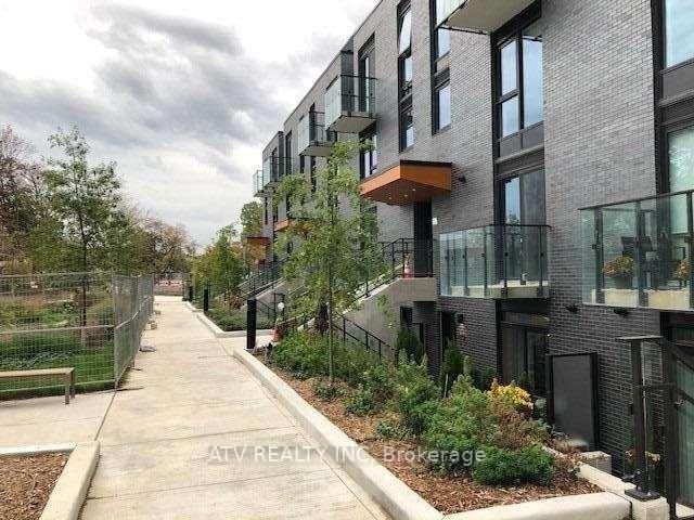 TH17 - 10 Brin Dr, Toronto, M8X 0B3 | Image 2