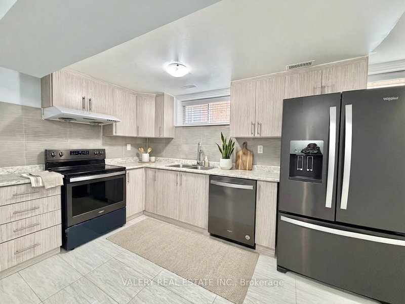 Main Floor - 72 Dantek Cres, Brampton, L6V 3T4 | Image 2