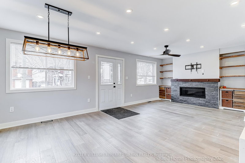 1 - 84 Foch Ave, Toronto, M8W 3X6 | Image 2