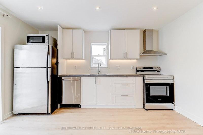 2 - 84 Foch Ave, Toronto, M8W 3X6 | Image 2