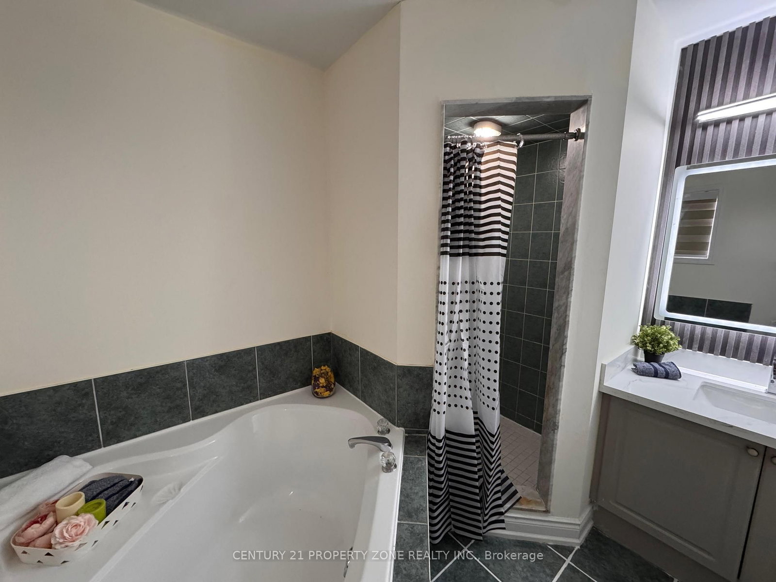 Detached House for sale at 84 Tideland Drive, Brampton, Ontario, L7A 2W1 - Fletcher's Meadow - MLS: W12954274