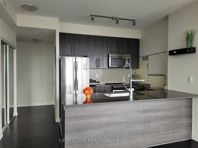 1102 - 510 Curran Place