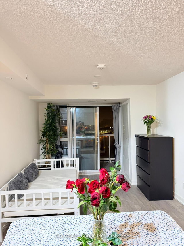 1602 - 10 Wilby Crescent