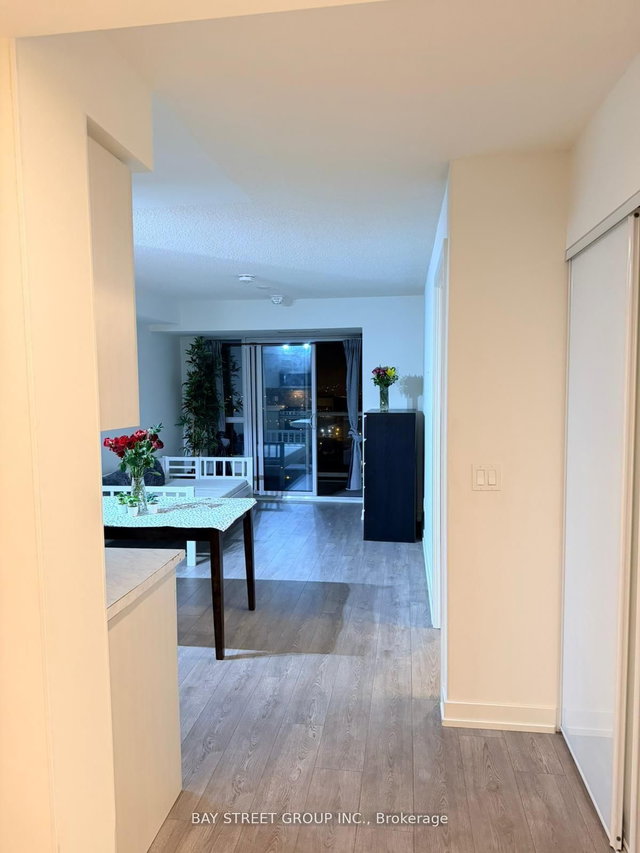 1602 - 10 Wilby Crescent