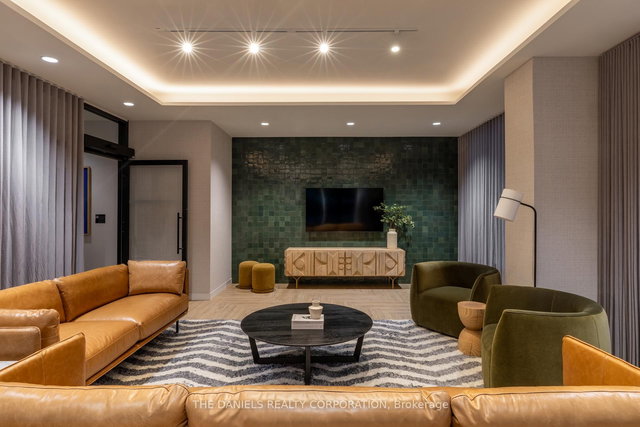 1809 - 2495 Eglinton Avenue W