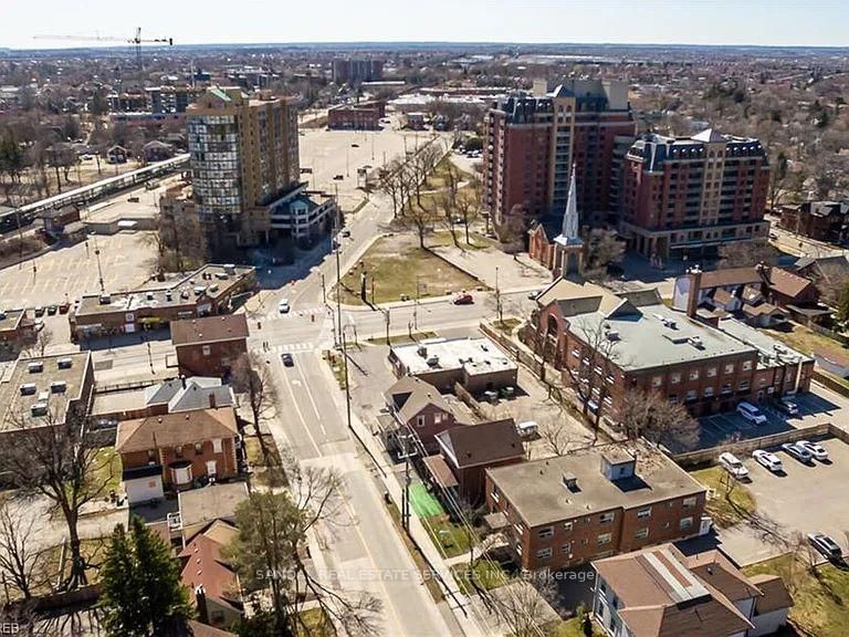 8 Church St E, Brampton, L6V 1E9 | Image 3