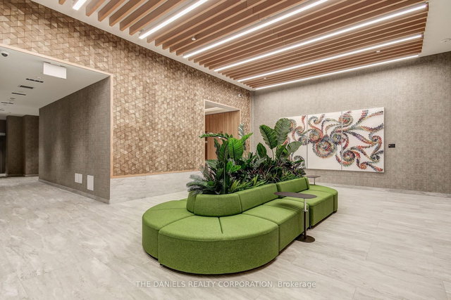 924 - 2485 Eglinton Avenue W