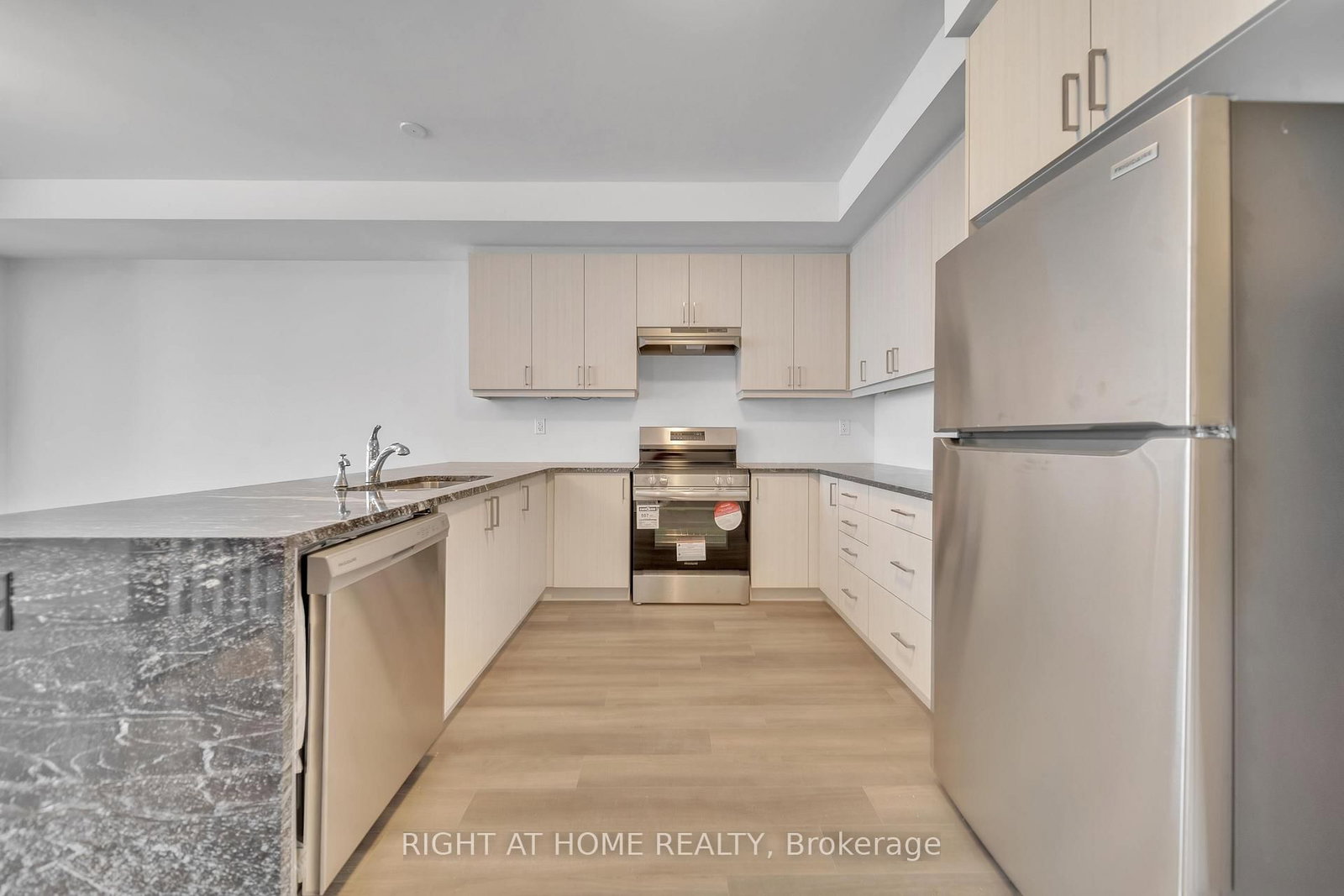 Townhouse for lease at 56-1317 Leriche Way, Milton, Ontario, L9E 0H5 - Bowes - MLS: W12955370