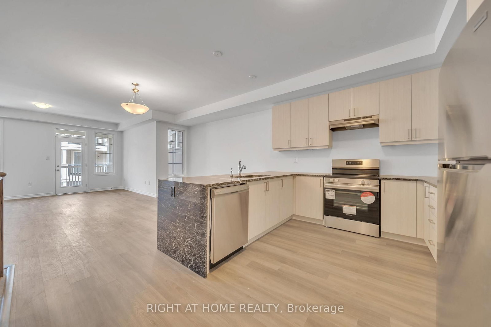 Townhouse for lease at 56-1317 Leriche Way, Milton, Ontario, L9E 0H5 - Bowes - MLS: W12955370