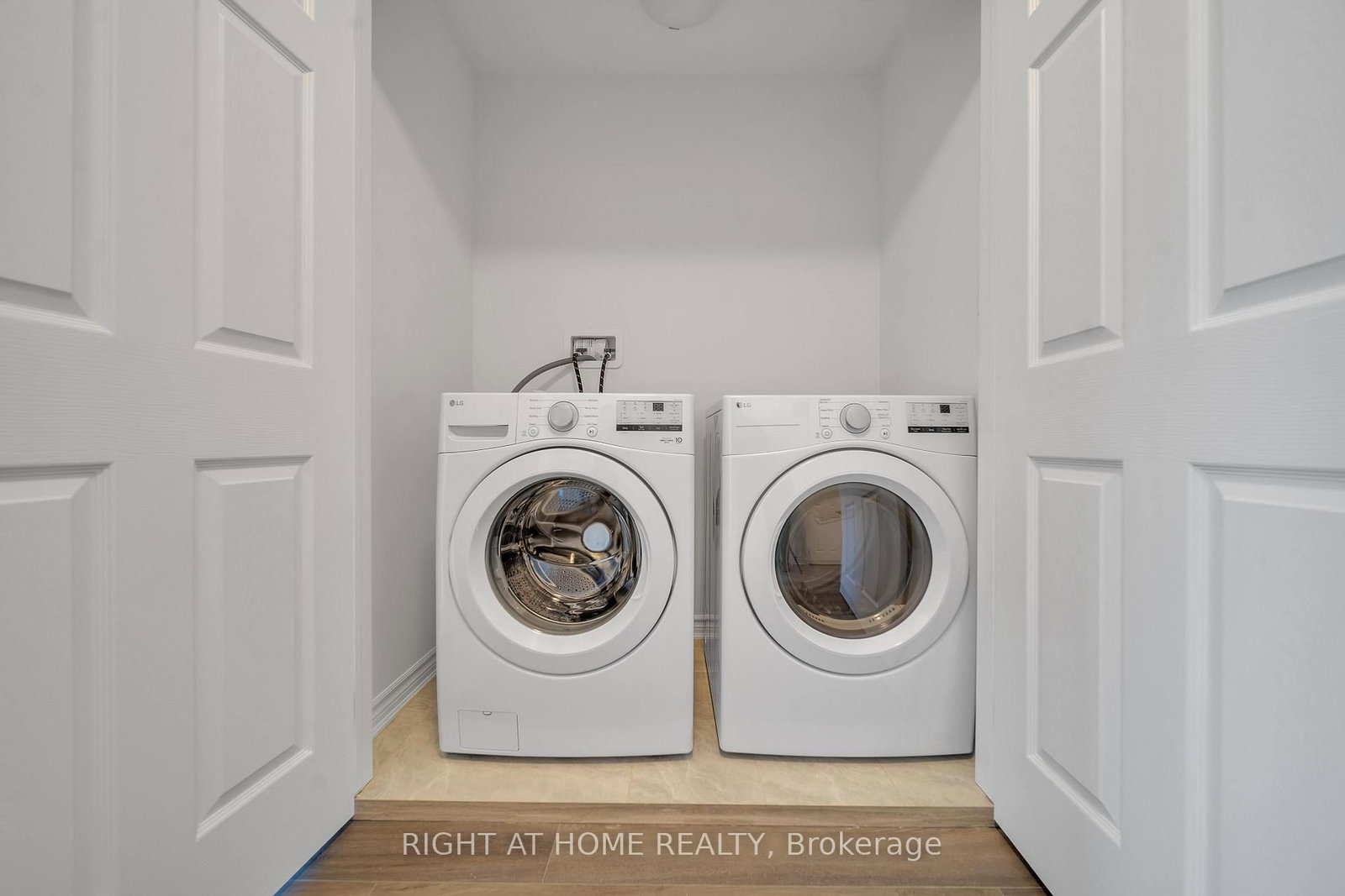 Townhouse for lease at 56-1317 Leriche Way, Milton, Ontario, L9E 0H5 - Bowes - MLS: W12955370