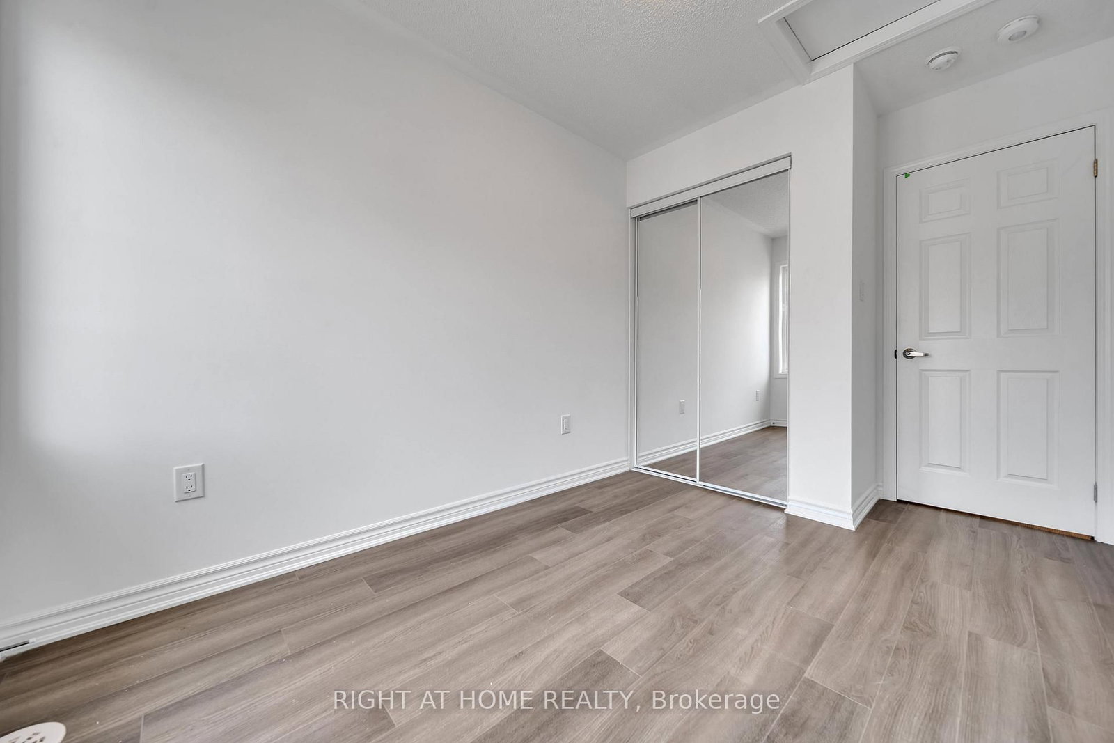 Townhouse for lease at 56-1317 Leriche Way, Milton, Ontario, L9E 0H5 - Bowes - MLS: W12955370