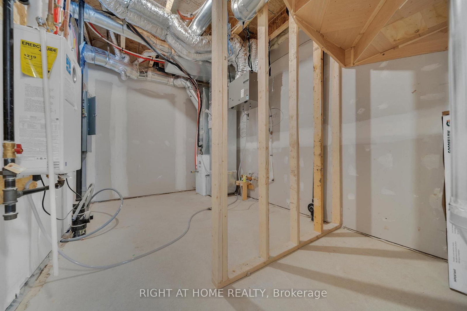 Townhouse for lease at 56-1317 Leriche Way, Milton, Ontario, L9E 0H5 - Bowes - MLS: W12955370