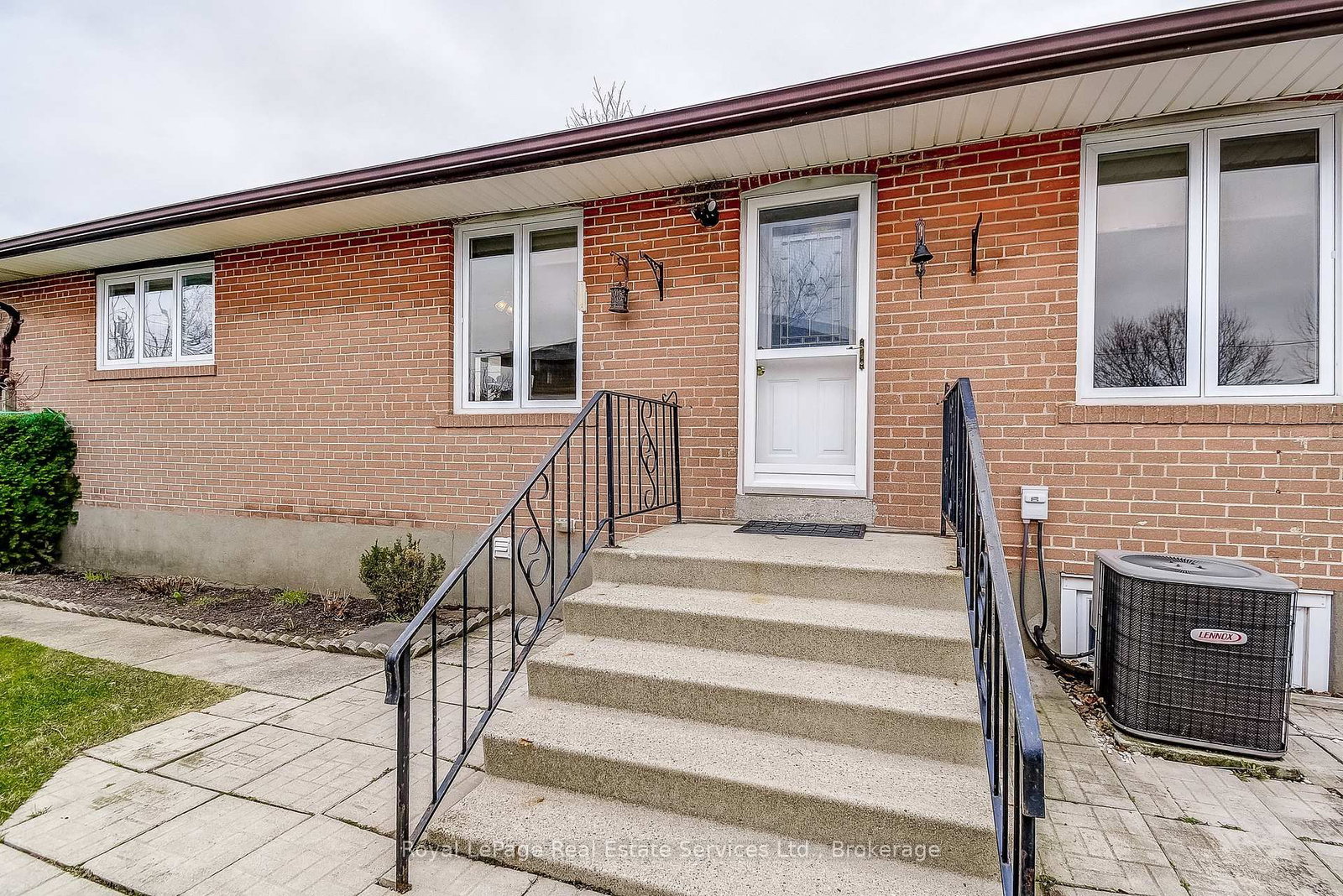 Detached House for sale at 339 Weighton Drive, Oakville, Ontario, L6R 2R5 - West - MLS: W12955414