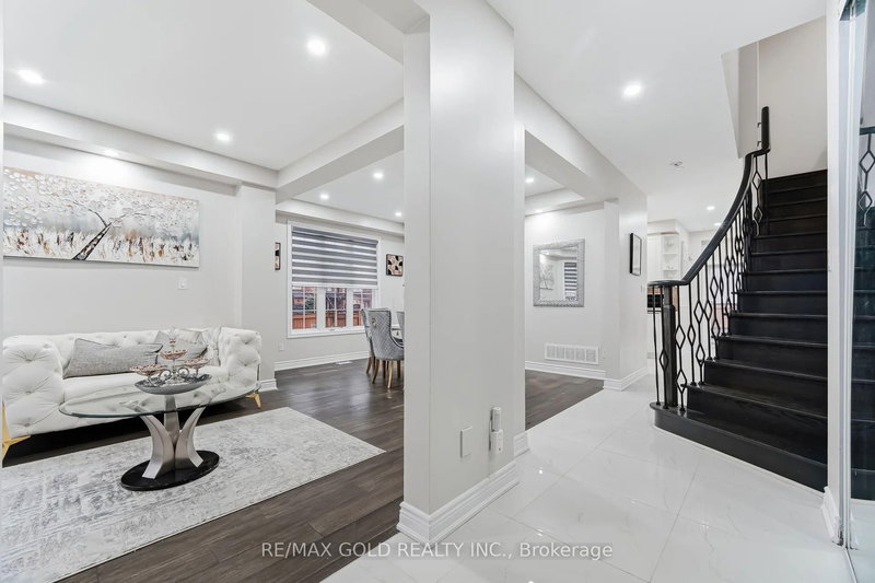 29 Laurentide Cres, Brampton, L6P 1Y3 | Image 2