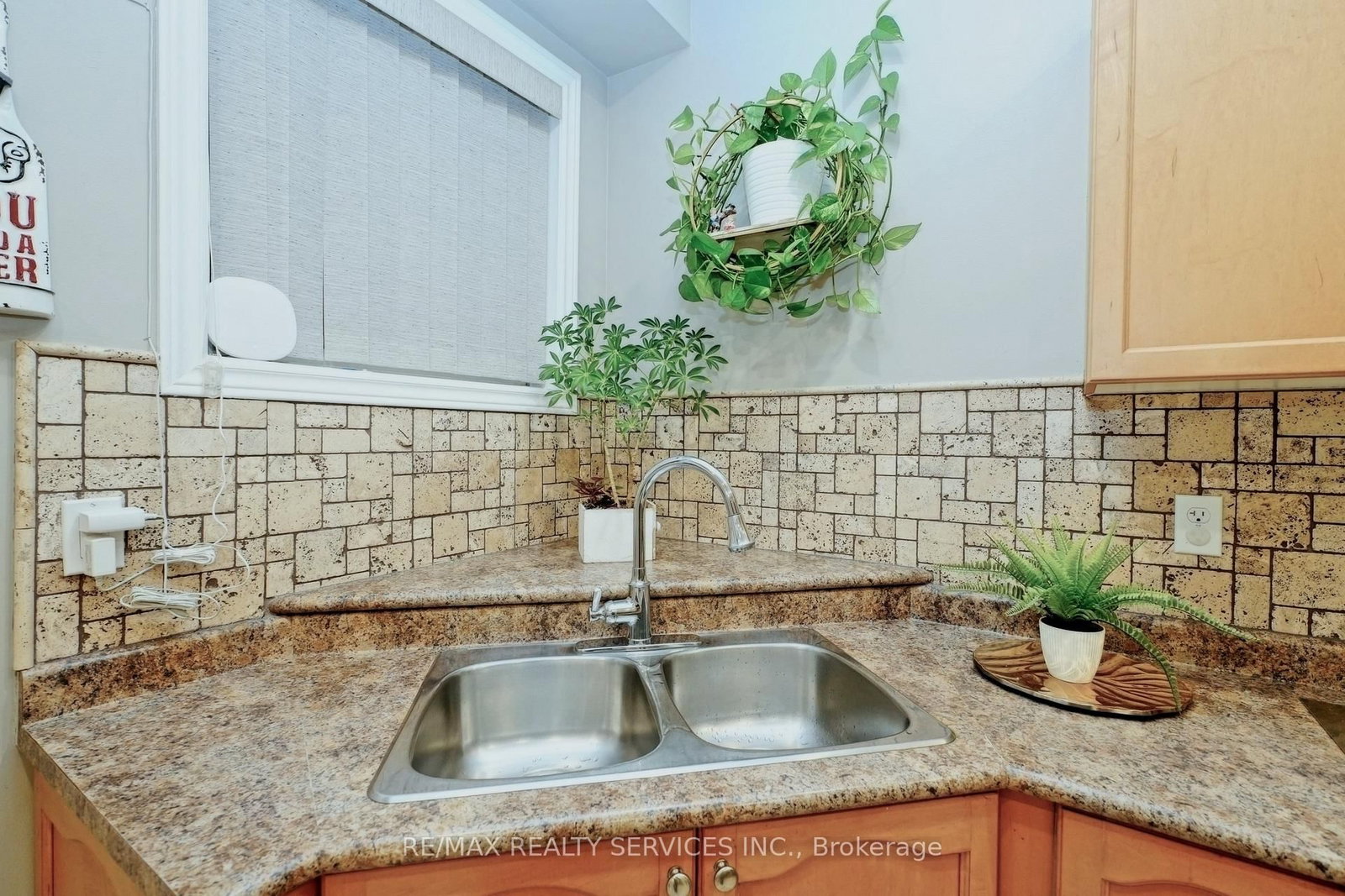 Semi-Detached House for sale at 32 Ashdale Road, Brampton, Ontario, L6Y 5M7 - Bram West - MLS: W12955484