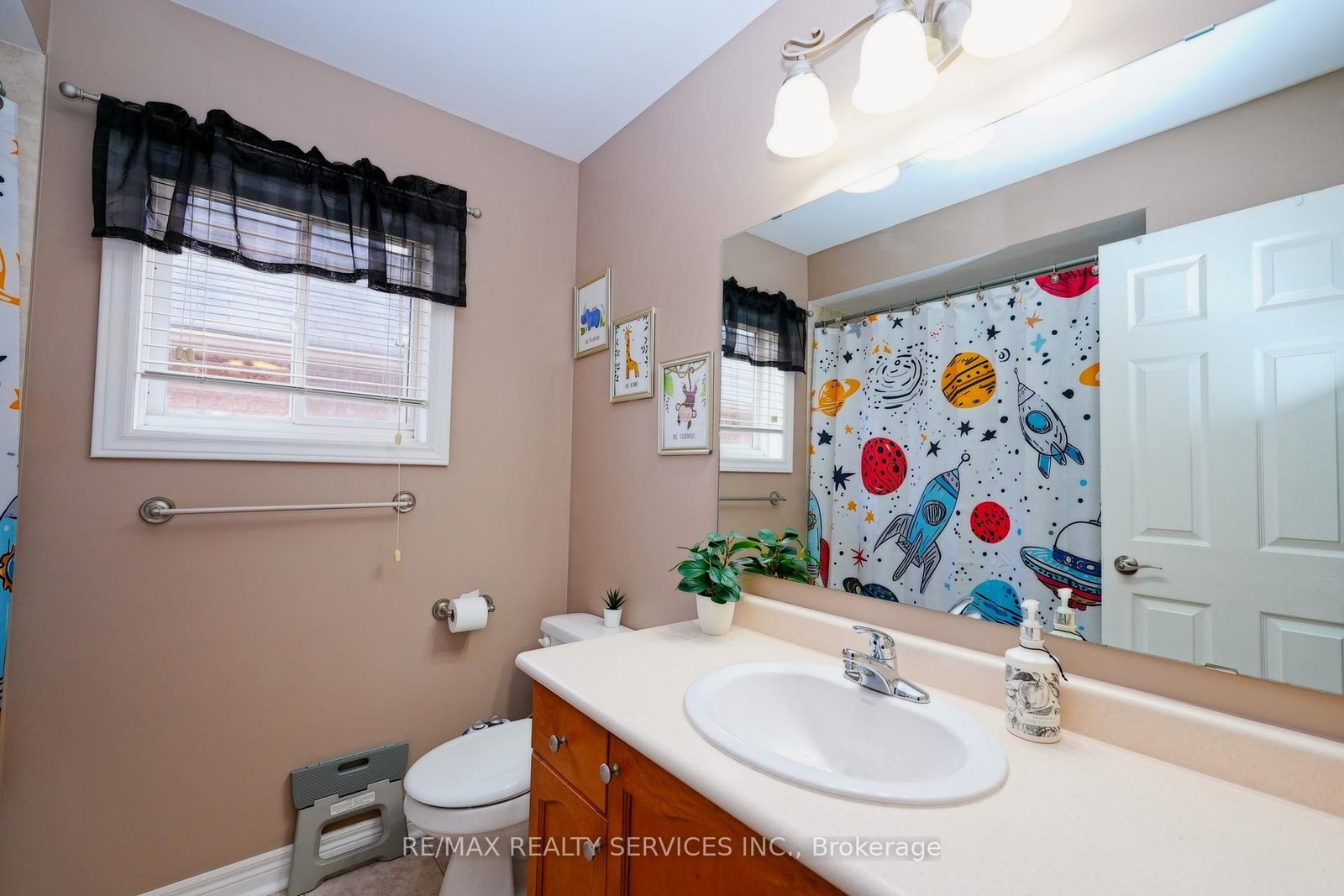 Semi-Detached House for sale at 32 Ashdale Road, Brampton, Ontario, L6Y 5M7 - Bram West - MLS: W12955484