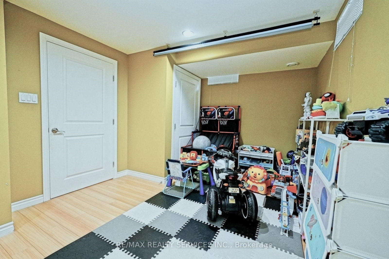 Semi-Detached House for sale at 32 Ashdale Road, Brampton, Ontario, L6Y 5M7 - Bram West - MLS: W12955484