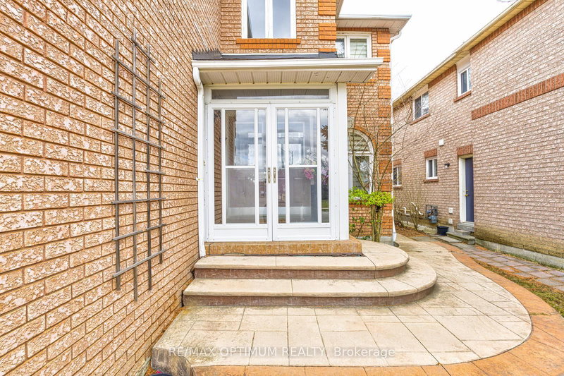 1466 Willowvale Gdns, Mississauga, L5V 1T7 | Image 3