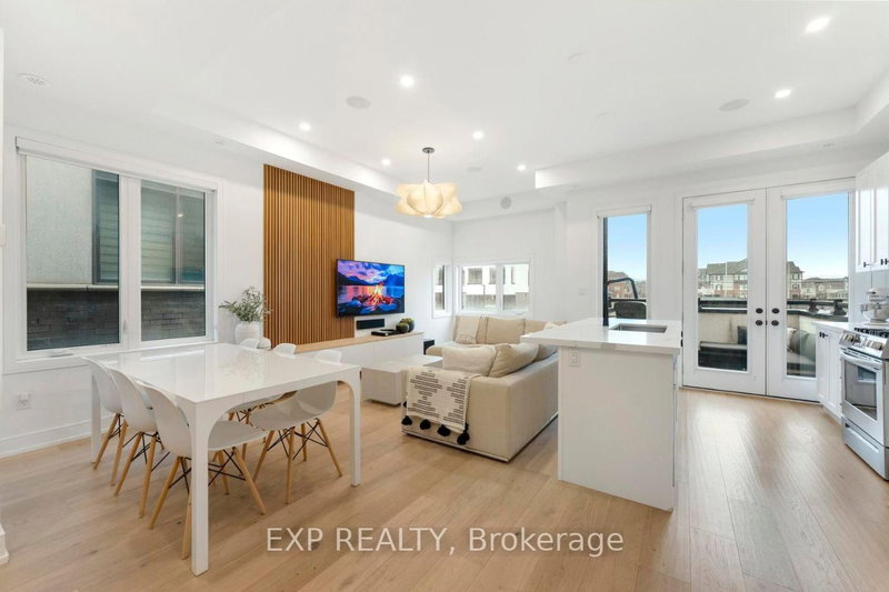 1417 Clarriage Crt, Milton, L9E 1L6 | Image 2